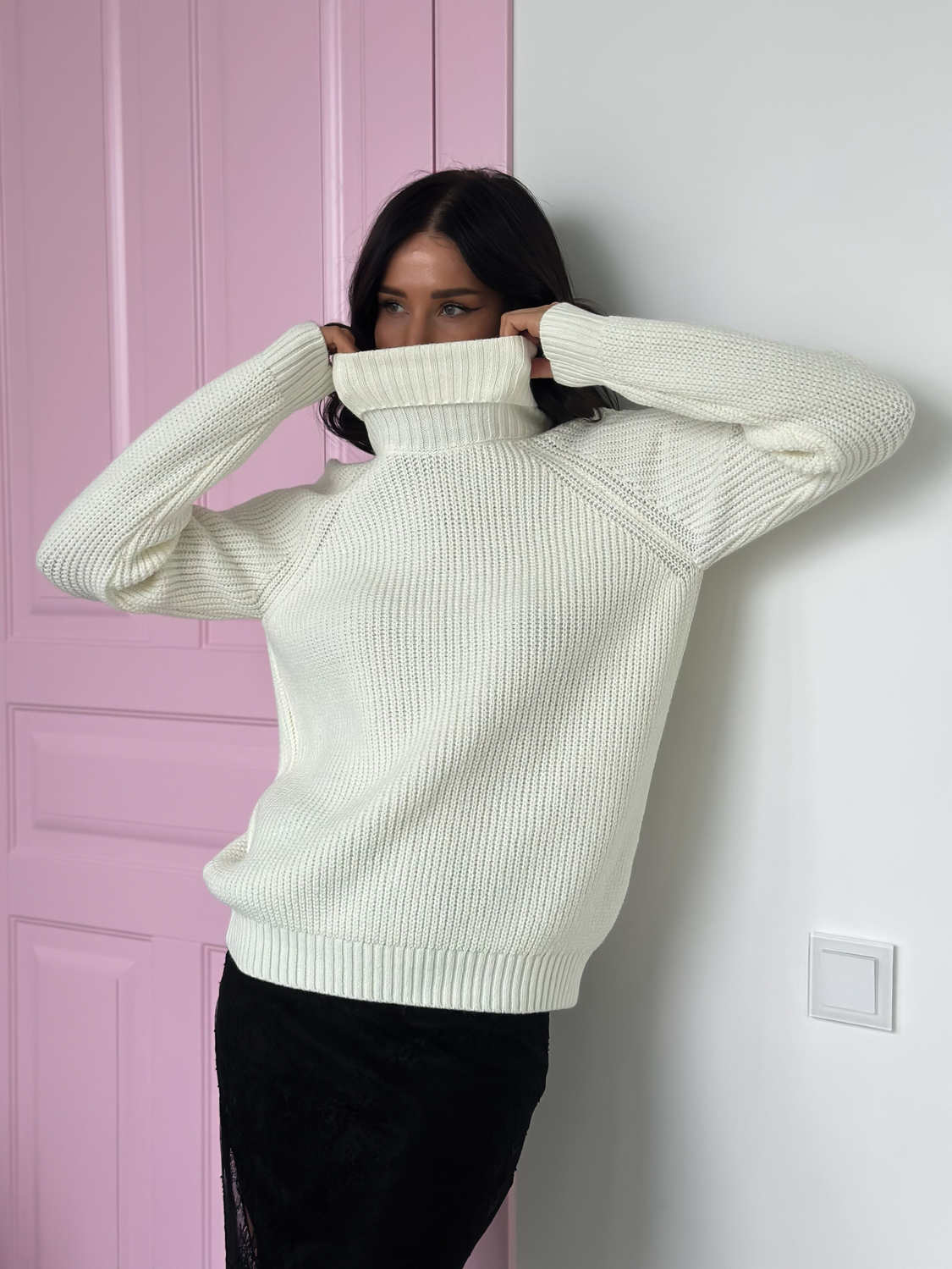 Свитер женский с горлом из шерсти оверсайз цвет молочный